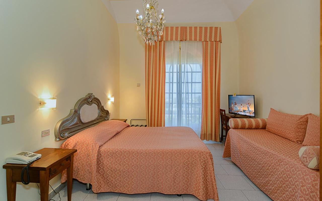 Hotel Poseidon Марина ди Пиетрасанта Екстериор снимка