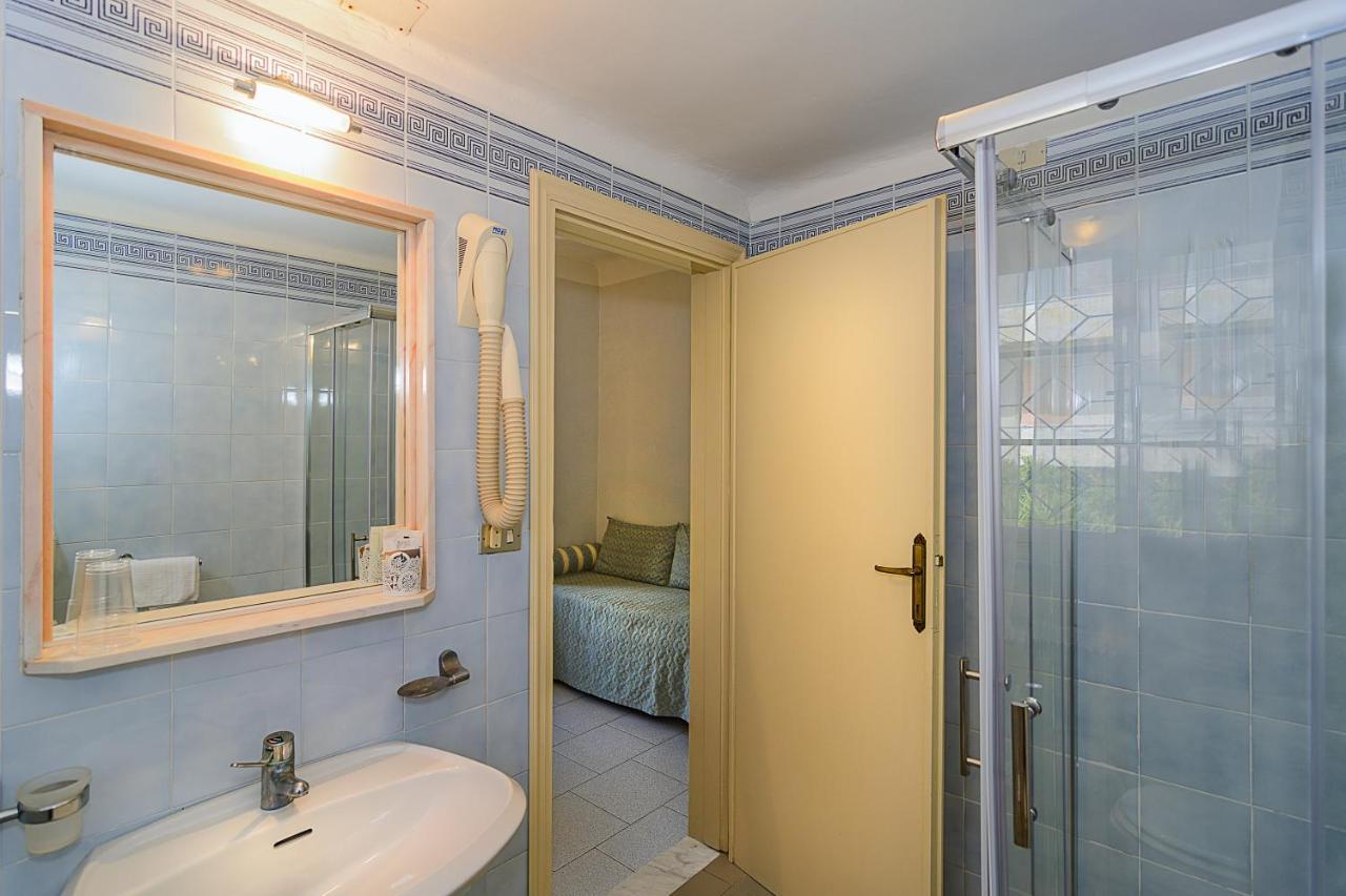 Hotel Poseidon Марина ди Пиетрасанта Екстериор снимка