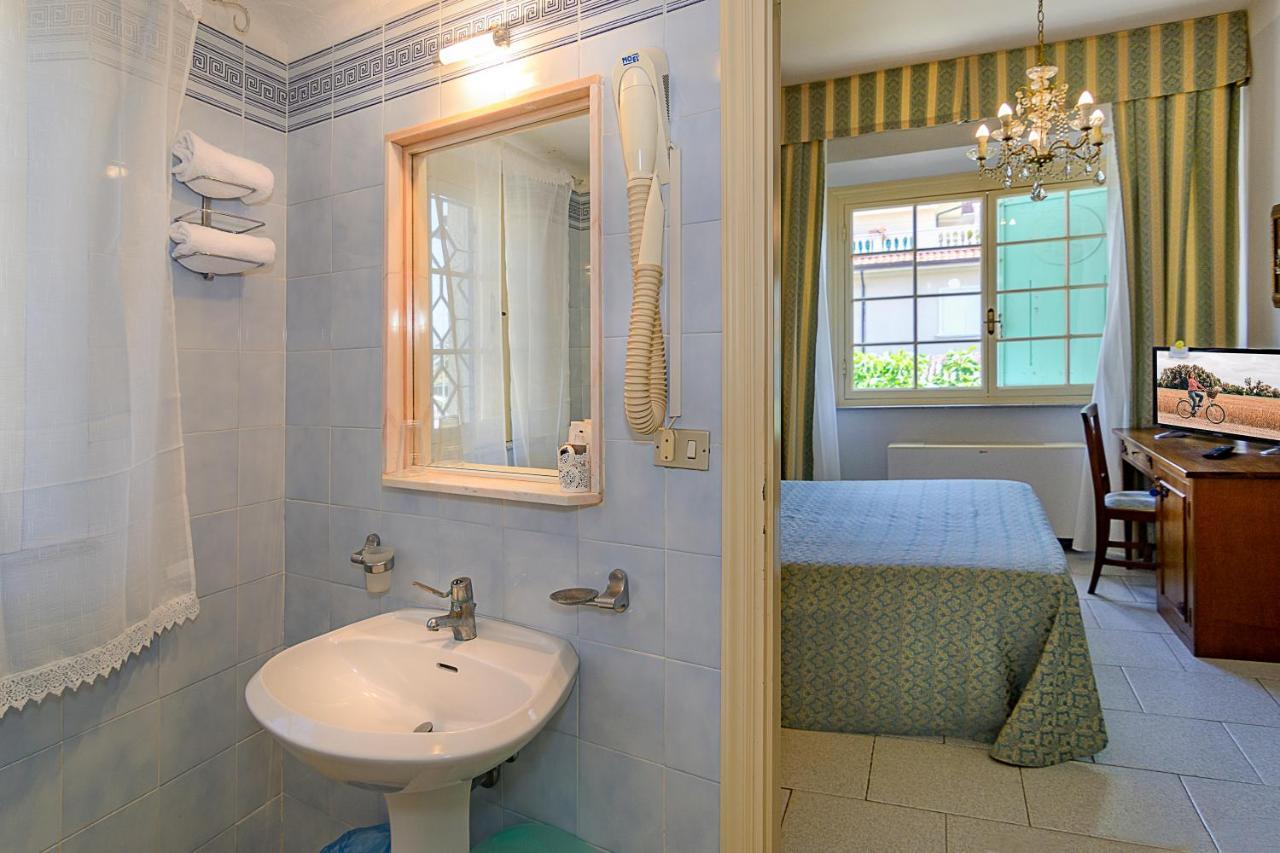 Hotel Poseidon Марина ди Пиетрасанта Екстериор снимка