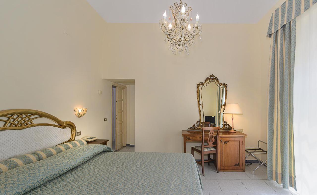 Hotel Poseidon Марина ди Пиетрасанта Екстериор снимка