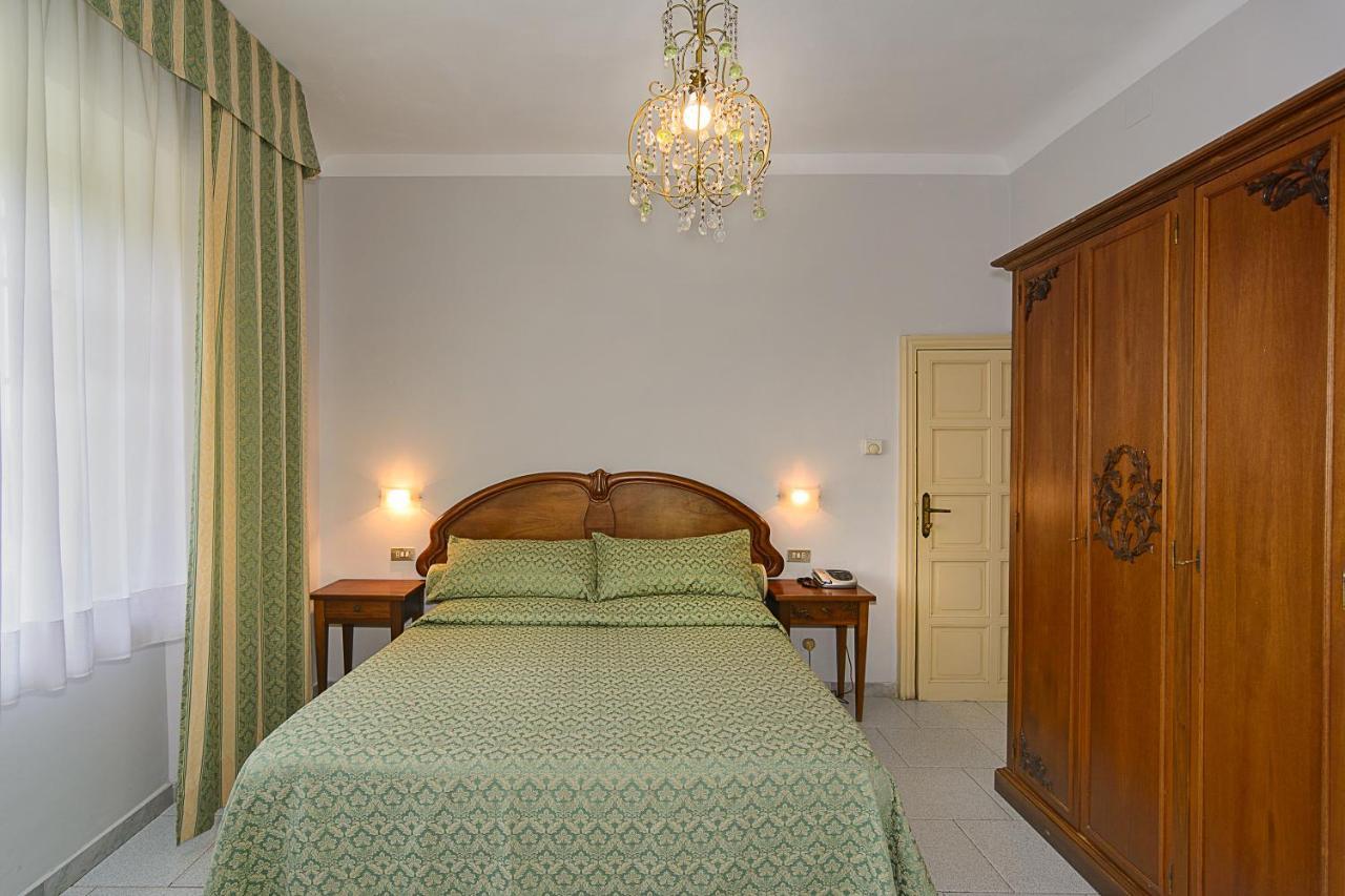 Hotel Poseidon Марина ди Пиетрасанта Екстериор снимка