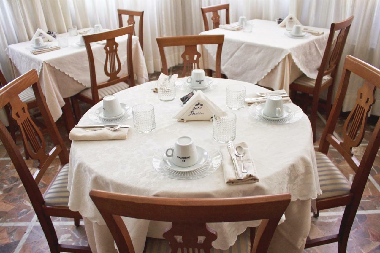 Hotel Poseidon Марина ди Пиетрасанта Екстериор снимка